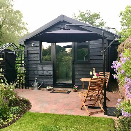 Melford Allotment Shed-Vintage Lodge Suffolk لونغ ميلفورد المظهر الخارجي الصورة