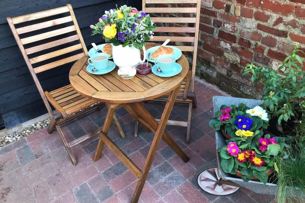 Melford Allotment Shed-Vintage Lodge Suffolk لونغ ميلفورد المظهر الخارجي الصورة