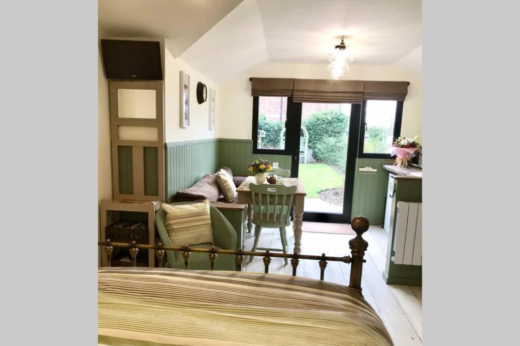 Melford Allotment Shed-Vintage Lodge Suffolk لونغ ميلفورد المظهر الخارجي الصورة