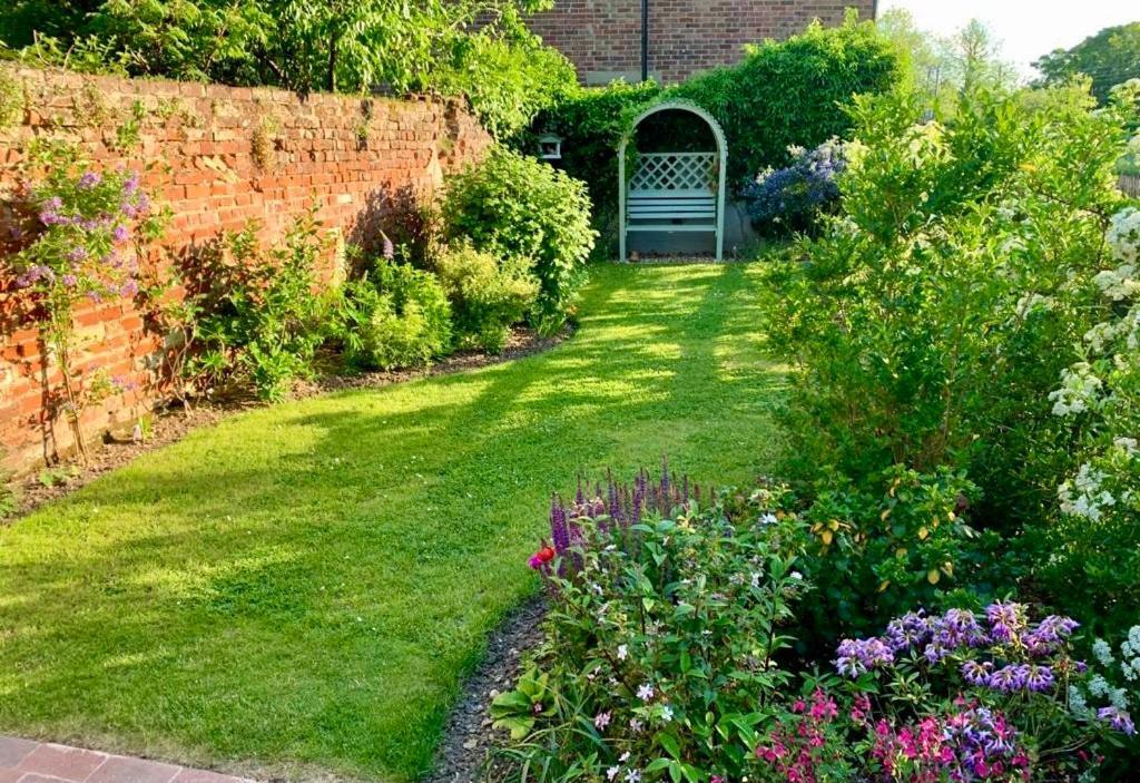 Melford Allotment Shed-Vintage Lodge Suffolk لونغ ميلفورد المظهر الخارجي الصورة
